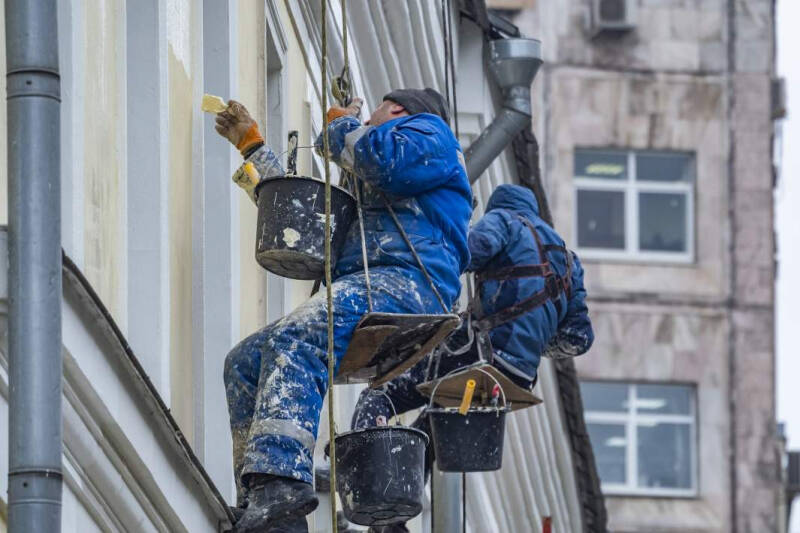 Кто на старенького: УК обяжут обслуживать аварийные дома