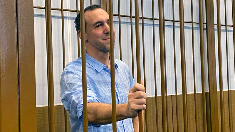 Суд в Москве продлил арест французу Винатье до 5 сентября