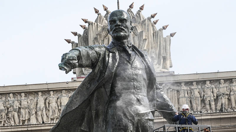 Самый высокий памятник Ленину в Петербурге отреставрируют