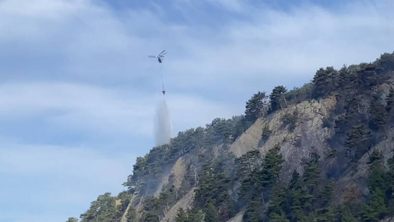 Лес в огне: что известно о пожаре в бухте Инал в Туапсинском районе