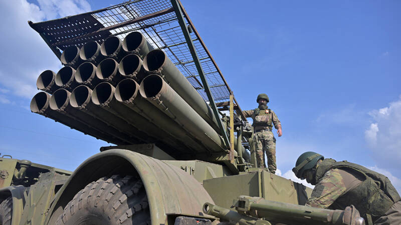 Расчет РСЗО «Ураган» сбил вражеские дроны и помог штурмовикам взять новые рубежи