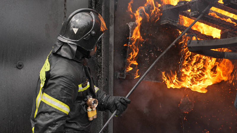 Склад с деревянными поддонами загорелся в Воронеже