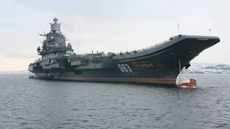Палубная привычка: для авианосца &laquo;Адмирал Кузнецов&raquo; формируют летный состав