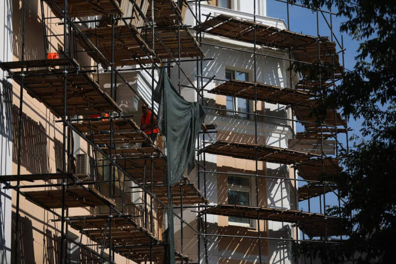 Кто на старенького: УК обяжут обслуживать аварийные дома