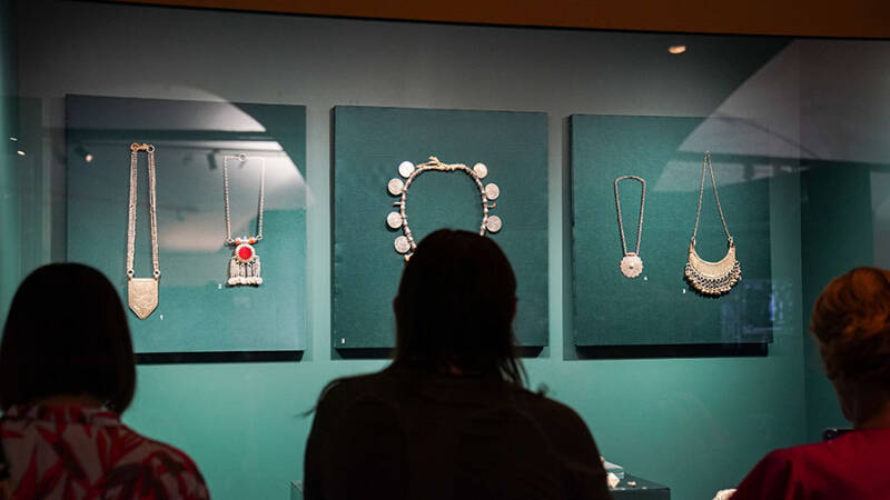 Арабская связь: в Москву привезли драгоценности и оружие шейхов