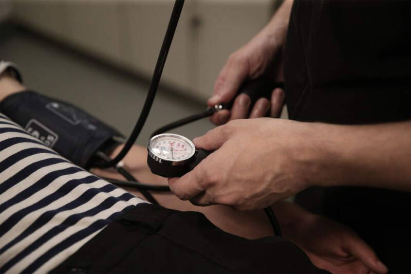 В левых халатах: в Москве задержали группировку лжеврачей