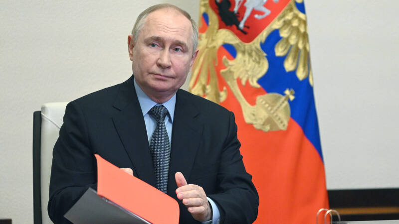 Путин обсудил с членами Совбеза допмеры обеспечения работы предприятий ОПК