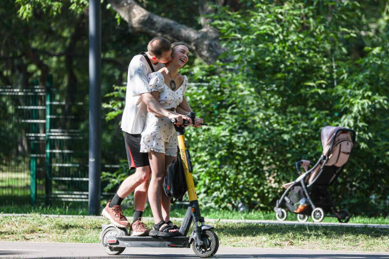 Продвижение и наказание: кикшеринговые компании запустили внутренние аналоги ГАИ