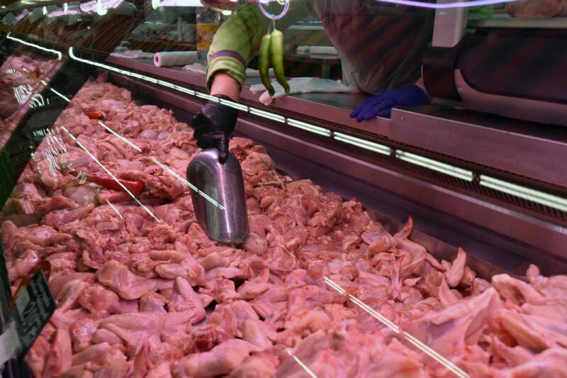 Тревожная масса: в РФ участилось использование запрещенной добавки в продуктах