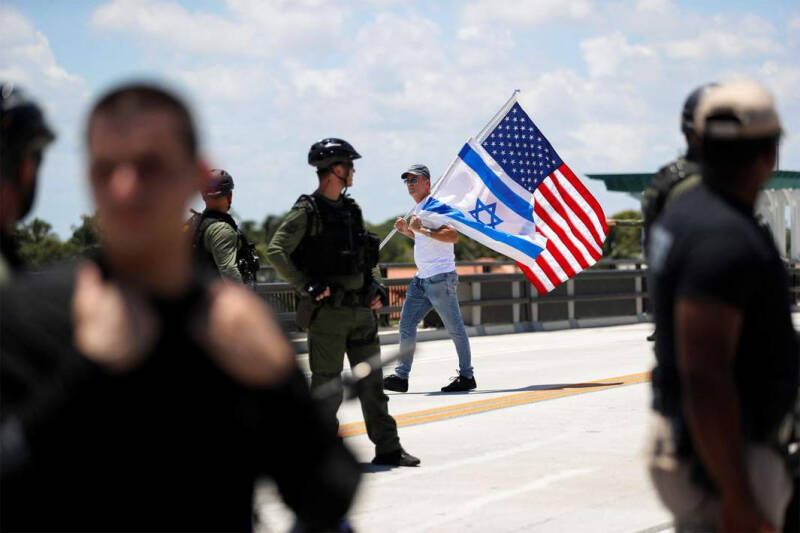 На два фронта: Нетаньяху поучаствовал в президентской гонке США