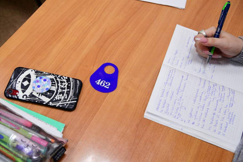 Запретят мобильные, разрешат делать замечания: что изменится в школах с 1 сентября