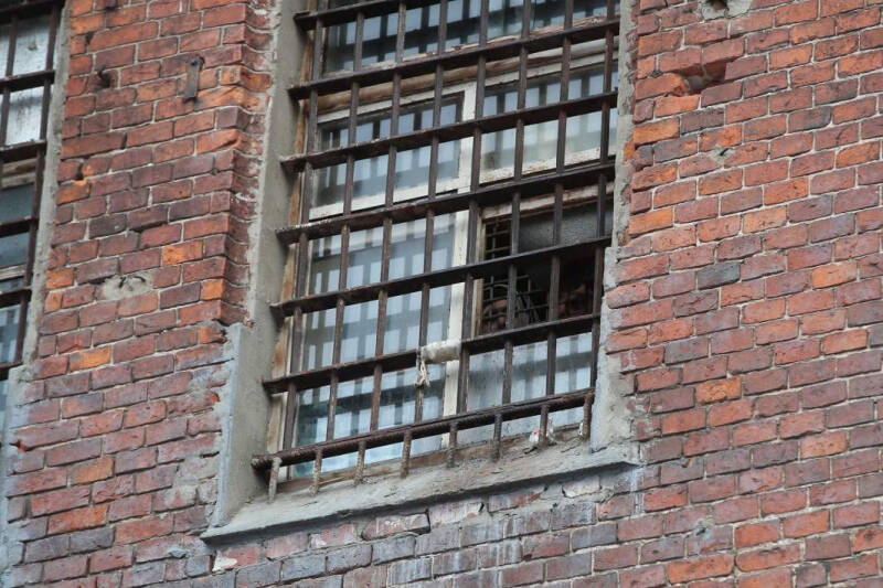 Пошли по уклонной: напавшие на журналистов &laquo;Известий&raquo; не явились на приговор