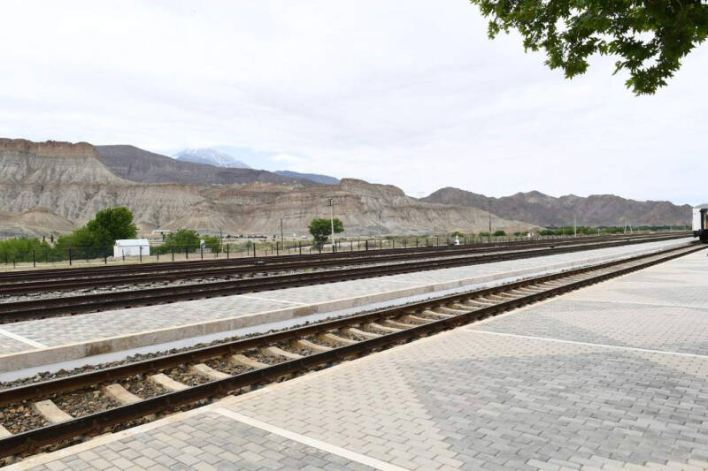 С места в барьер: почему Азербайджан отказывается от дороги через Армению