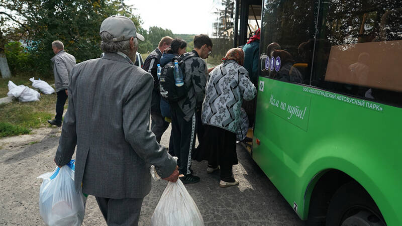 Жители Курской области ищут пропавших близких после атаки ВСУ