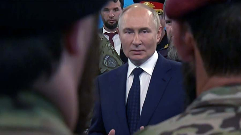 Путин отметил мужество отправляющихся на службу в зону СВО добровольцев