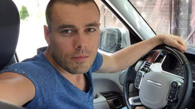 Дело в каске: боевики ВСУ с нацистской символикой издевались над стариком в Судже