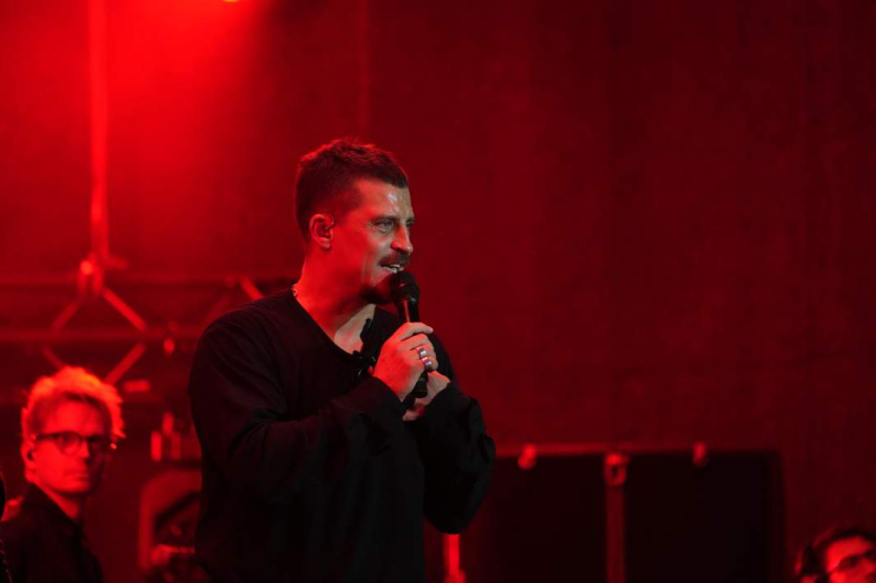 На старый лад: лысый перформанс Хаски, рэп Лолиты и ария Тоси Чайкиной