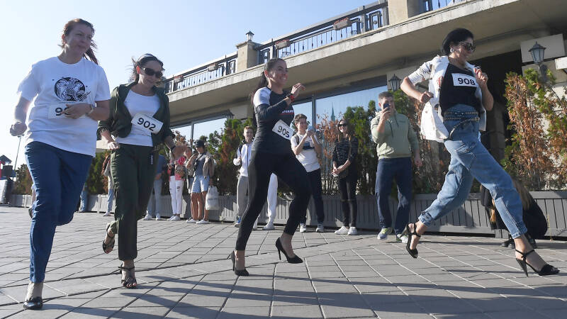 Спортивный забег девушек на шпильках устроят под Пермью