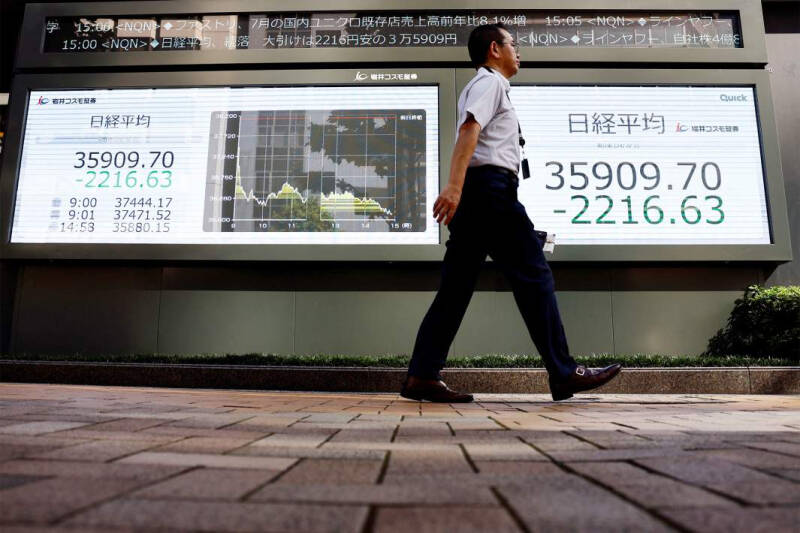 Кризисное расстояние: отойдет ли экономика от обвала на биржах