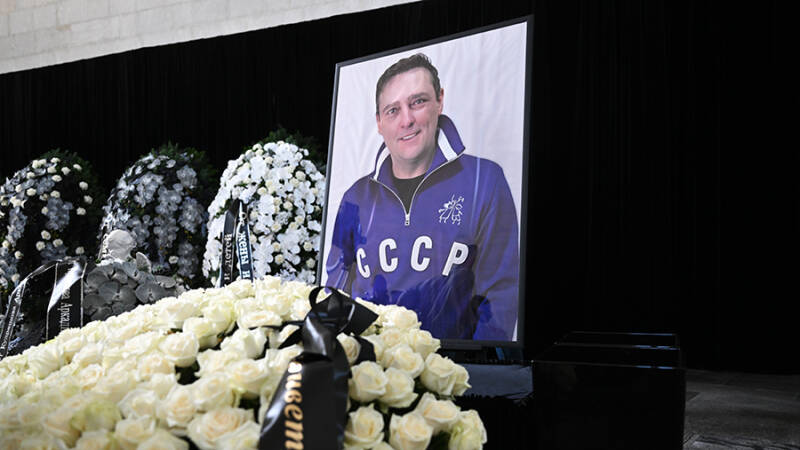 Суд Сочи признал права на «Белые розы» и еще 22 песни за семьей Юрия Шатунова