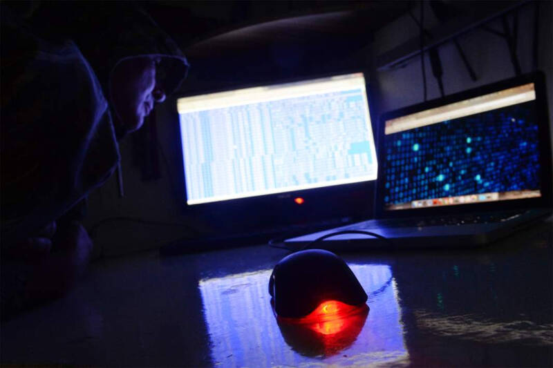 Первые звонки: мошенники могут атаковать россиян перед 1 сентября