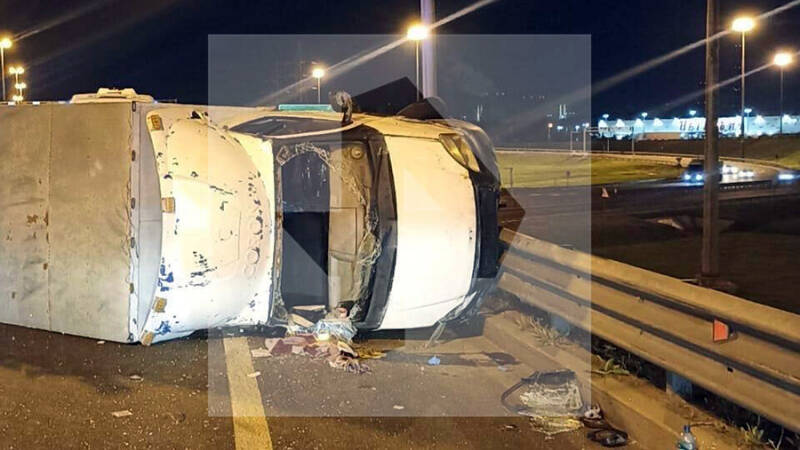 В результате ДТП с грузовиком в Санкт-Петербурге пострадал один человек