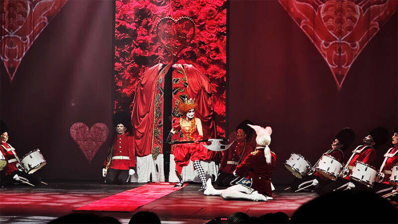 Из Сибири с морковью: в Театр Вахтангова привезли &laquo;Алиsу&raquo;