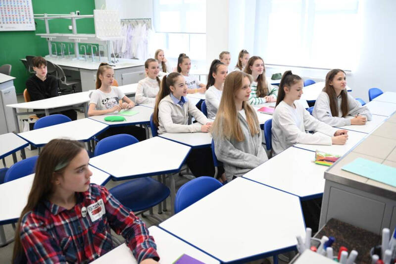 Запретят мобильные, разрешат делать замечания: что изменится в школах с 1 сентября