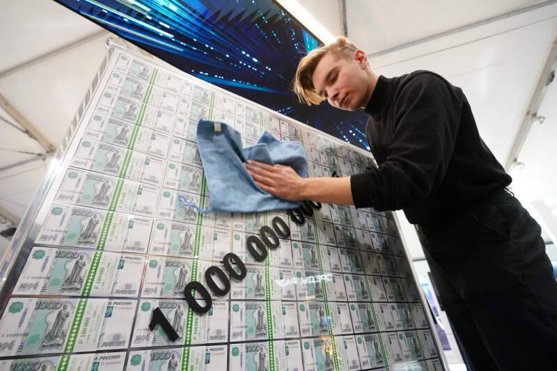 Ставка на спор: почему в ЦБ не стали повышать ключевую до 20%