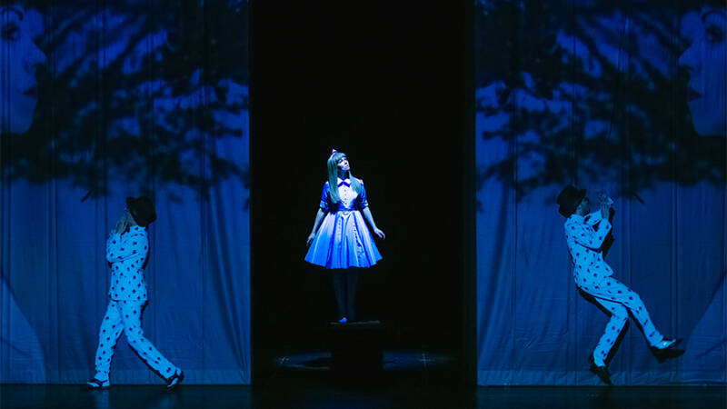 Из Сибири с морковью: в Театр Вахтангова привезли &laquo;Алиsу&raquo;