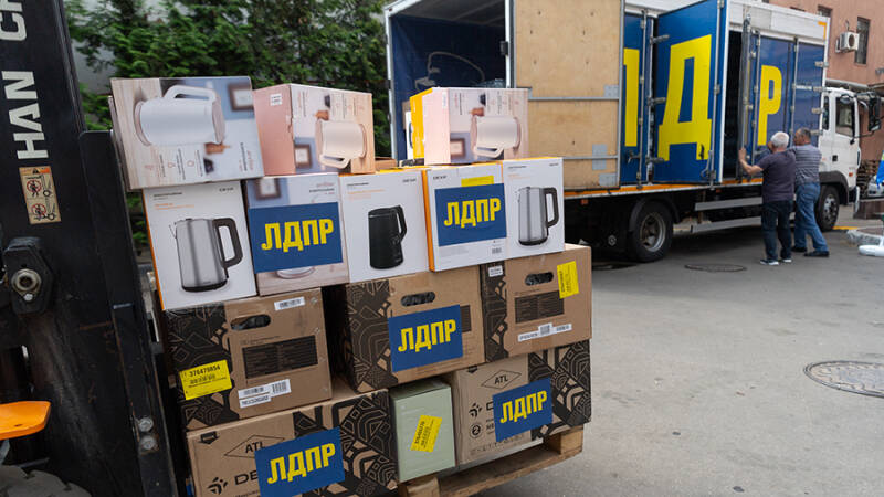 ЛДПР отправила более 100 т гуманитарной помощи жителям Курской области