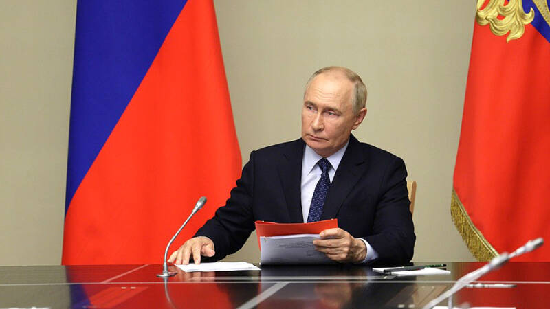 Путин на совещании с Совбезом обсудил борьбу с терроризмом