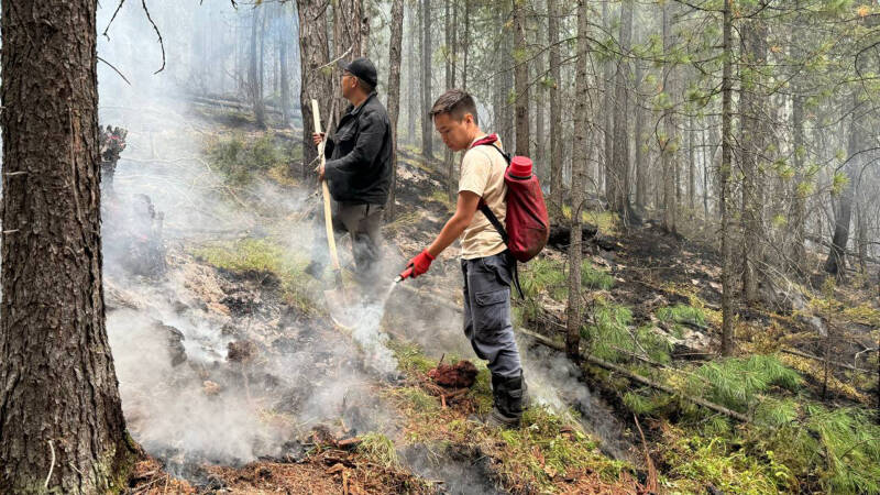 Обжечь края: лесные пожары в Туве приближаются к населенным пунктам