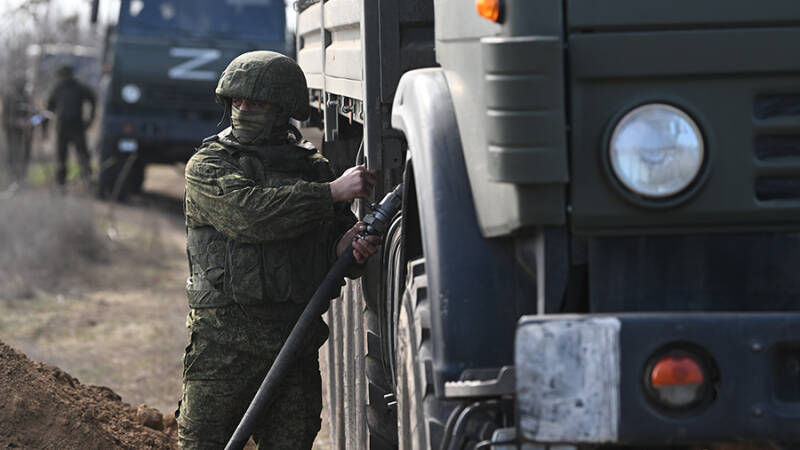 По горючим следам: как работают топливозаправщики на переднем крае