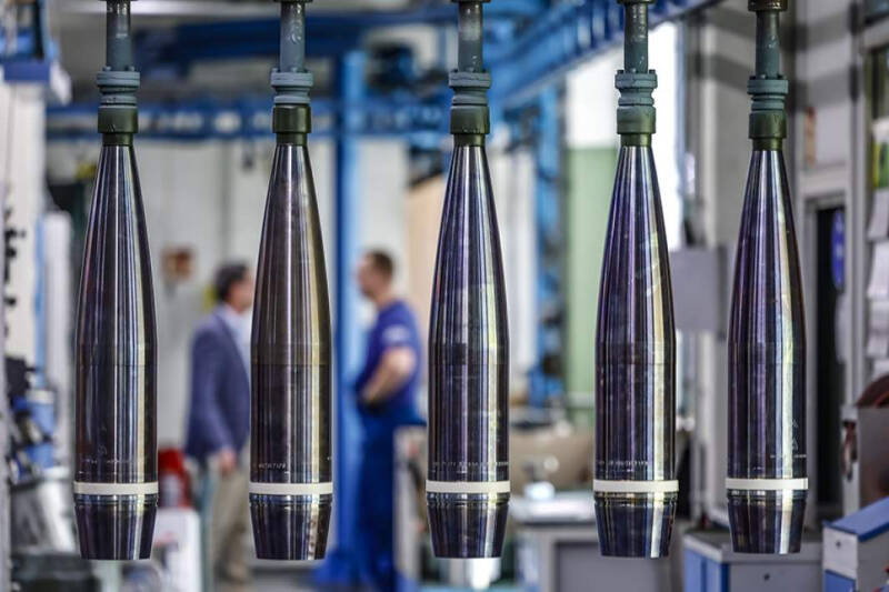 Караул устал: Германия заморозила военную помощь Украине