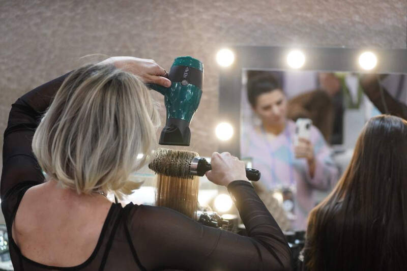 Лунный календарь на август 2024: благоприятные дни для стрижек, окрашивания и лечения