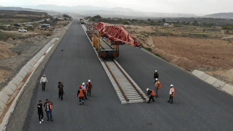 С места в барьер: почему Азербайджан отказывается от дороги через Армению