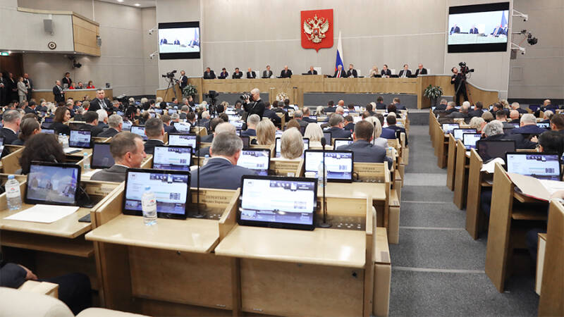 Госдума приняла закон о запрете продажи энергетиков несовершеннолетним