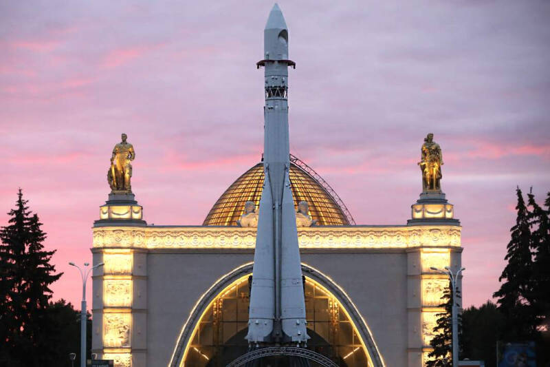 Великая демонстрация: как в Москве открылась выставка мечты