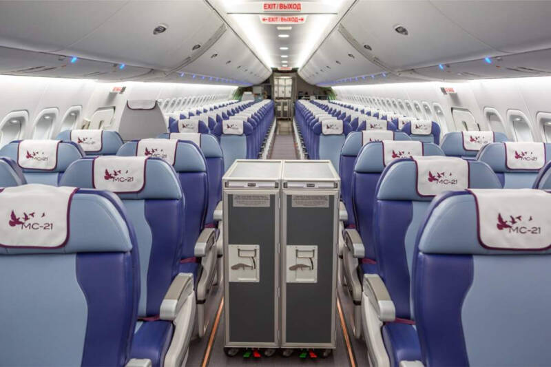 «Мы рисовали самолет вокруг людей и их багажа»