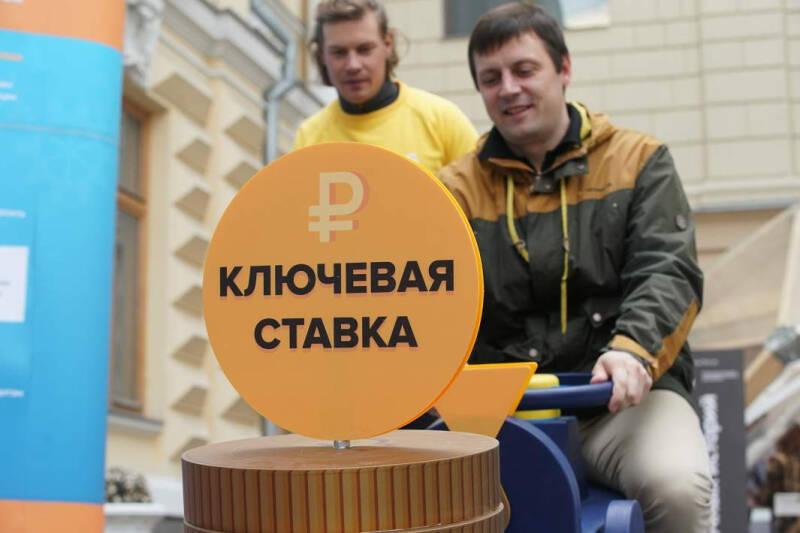 Ставка на спор: почему в ЦБ не стали повышать ключевую до 20%