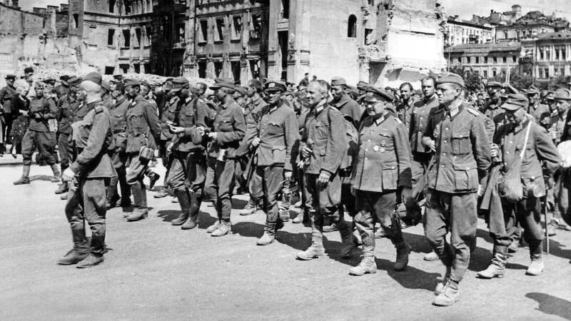 Киевский марш позора: когда по столице советской Украины провели пленных фашистов