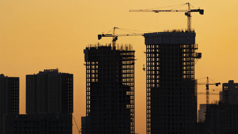 Ушли в простой: девелоперы начали реже запрашивать разрешения на возведение домов