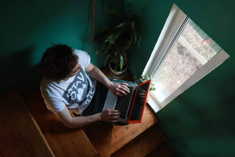 Рабочие в местах: тренд на удаленную работу идет на спад