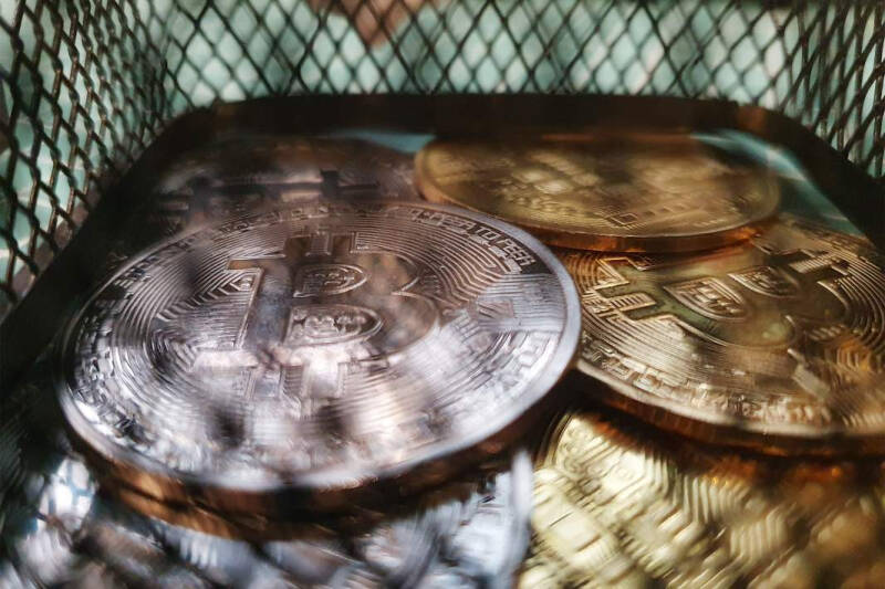 Кризисное расстояние: отойдет ли экономика от обвала на биржах