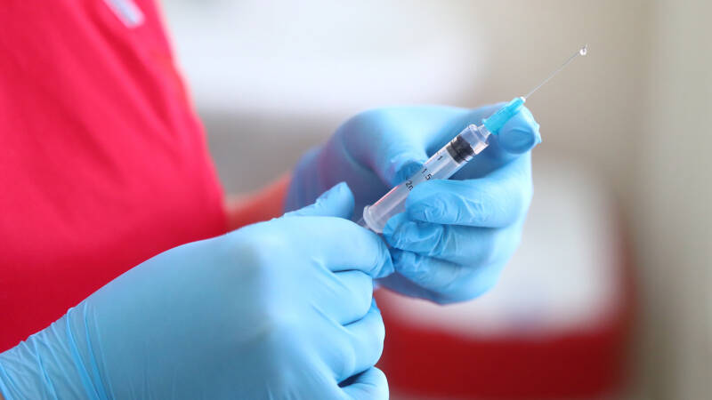 В чем укол: в РФ создали первую безопасную вакцину от оспы обезьян