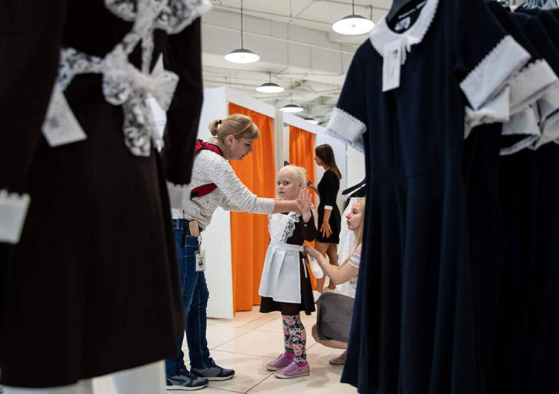 Не по форме: большая часть школьной одежды в РФ изготовлена с нарушениями