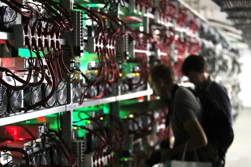 Кризисное расстояние: отойдет ли экономика от обвала на биржах