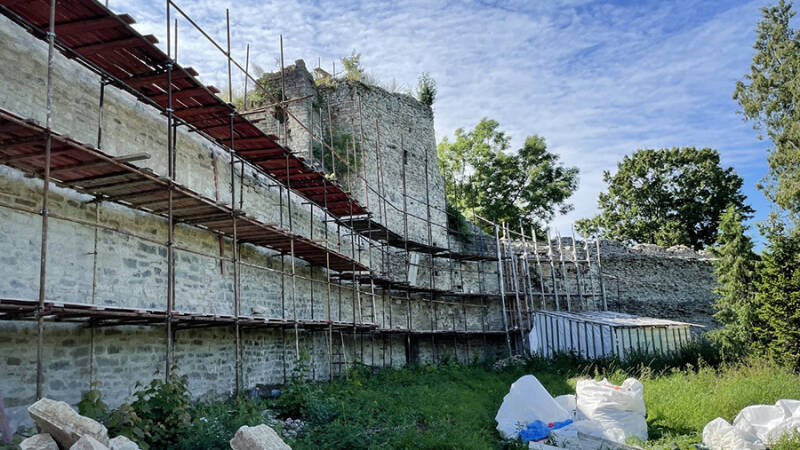 В Псковской области продолжат реставрировать ансамбль Порховской крепости