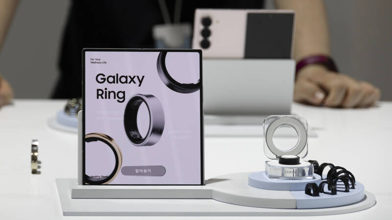 Округлые нормы: появление в РФ умных колец Samsung откладывается